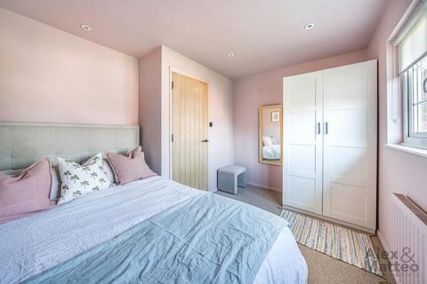 16 Goodwin Close, London, SE16 3TR