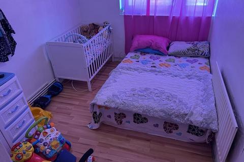 2 bedroom flat for sale, Bromholm Road, London SE2