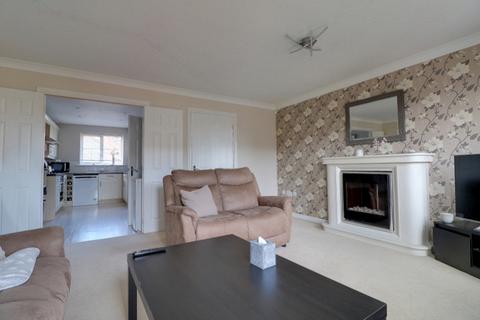 4 bedroom semi-detached house to rent, Fern View, Gomersal, Cleckheaton, West Yorkshire, BD19