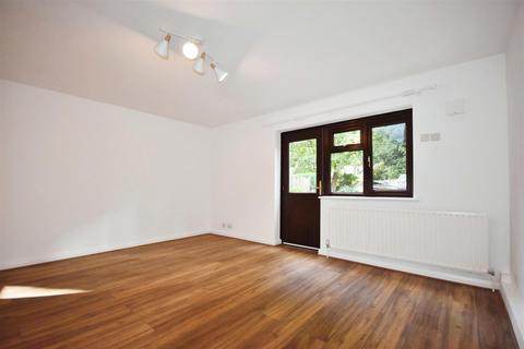 3 bedroom terraced house for sale, Snowy Fielder Waye, Isleworth