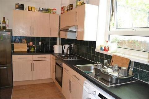 3 bedroom flat to rent, City Road, Bristol