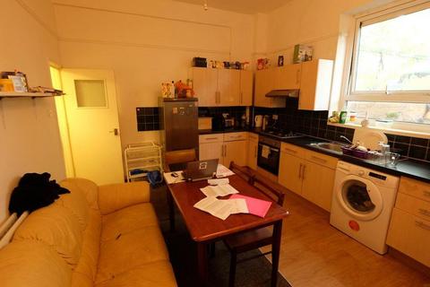 3 bedroom flat to rent, City Road, Bristol