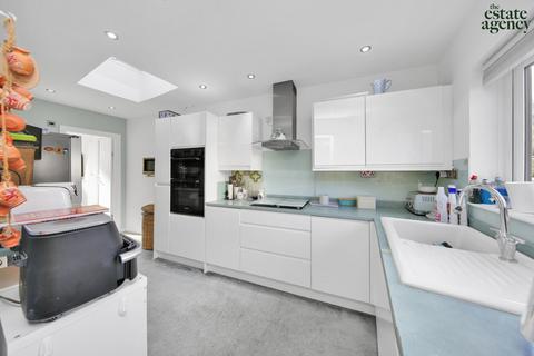 45 Mapleton Road, London, E4 6XJ