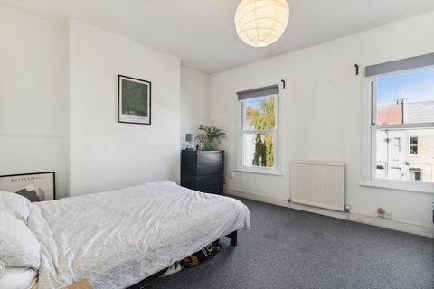 18 Ravenswood Road, London, SW12 9PJ