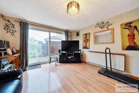 3 bedroom end of terrace house for sale, Linnet Close, Thamesmead