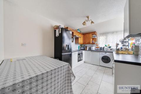 55 Linnet Close, London, SE28 8HY
