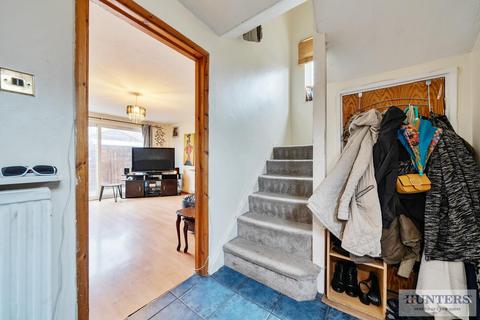 55 Linnet Close, London, SE28 8HY