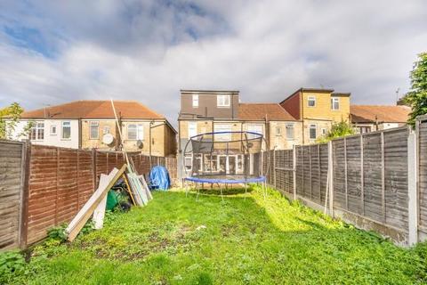 195 Capworth Street, London, E10 5AR