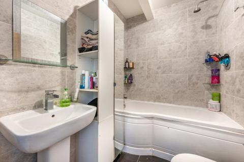 195 Capworth Street, London, E10 5AR
