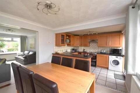 3 bedroom semi-detached house for sale, Henley Close, Neston