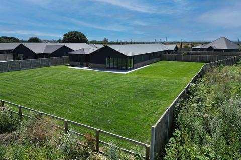 4 bedroom semi-detached bungalow for sale, Ockendon Road, North Ockendon, Upminster