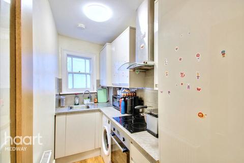 2 bedroom flat for sale, Victoria Street, Rochester