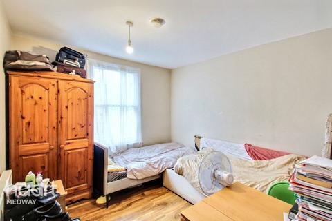 2 bedroom flat for sale, Victoria Street, Rochester