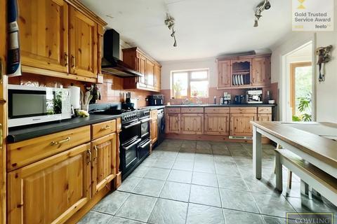 3 bedroom terraced house to rent, Richmond Road, Wickford