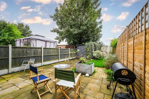 2 bedroom maisonette for sale, Edward Road, Walthamstow