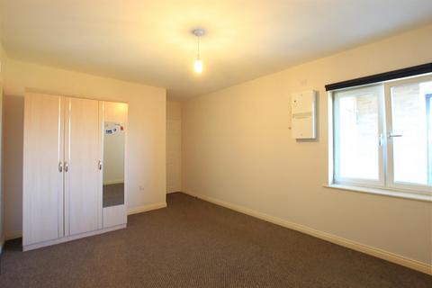 2 bedroom apartment for sale, Bennett Close, Hounslow TW4