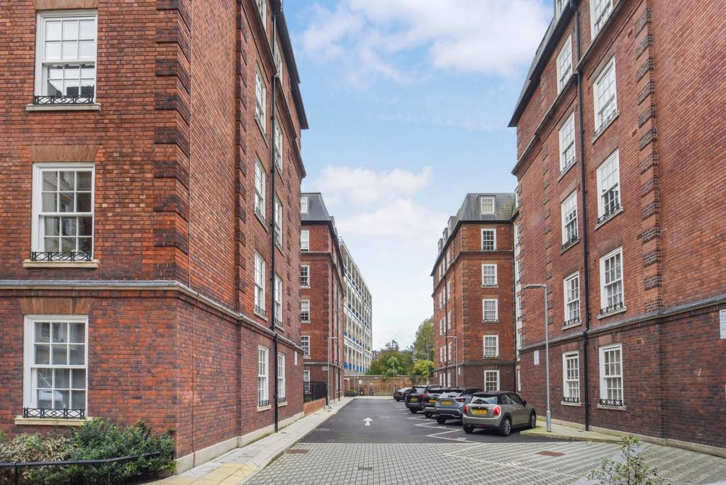 Garland Court