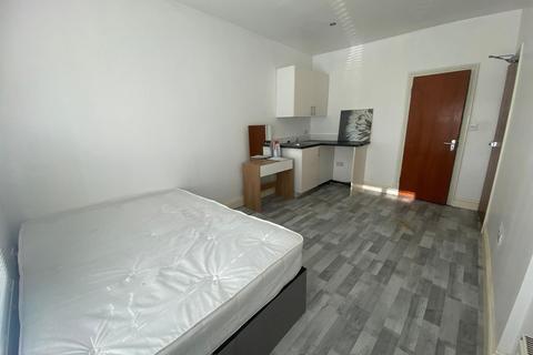 Studio to rent, Aldborough Road South, Ilford, Essex, IG3