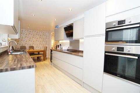 5 Greencroft Close, Idle, Bradford, BD10 8XD