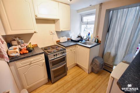 2 bedroom terraced house for sale, Kiln Road, Haverfordwest