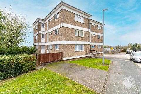 1 bedroom flat for sale, Vange Hill Drive, Basildon SS16