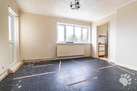 1 bedroom flat for sale, Vange Hill Drive, Basildon SS16