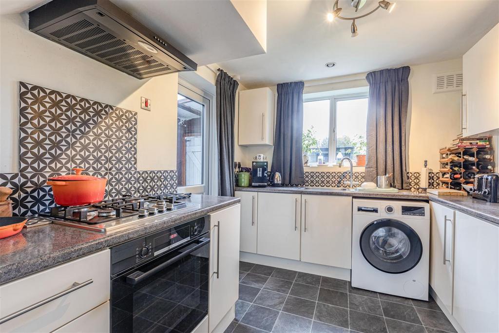 32 Godley Road, Byfleet, KT14 7 EP - 1.jpg