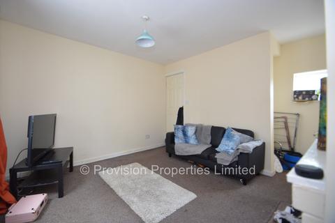 2 bedroom end of terrace house to rent, Moorland Avenue, Hyde Park LS6