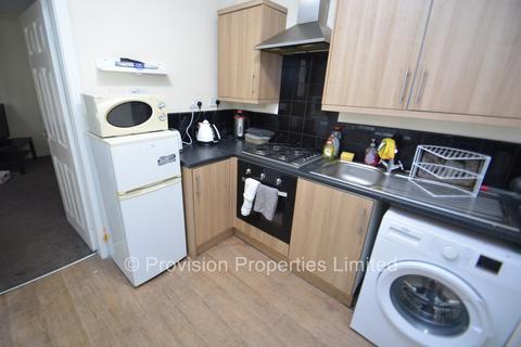 2 bedroom end of terrace house to rent, Moorland Avenue, Hyde Park LS6