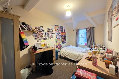 2 bedroom end of terrace house to rent, Moorland Avenue, Hyde Park LS6