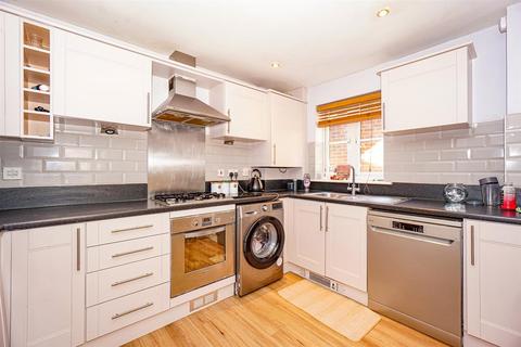 2 bedroom flat for sale, Cooden Ledge, St. Leonards-On-Sea