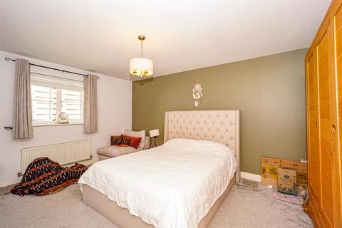 2 bedroom flat for sale, Cooden Ledge, St. Leonards-On-Sea