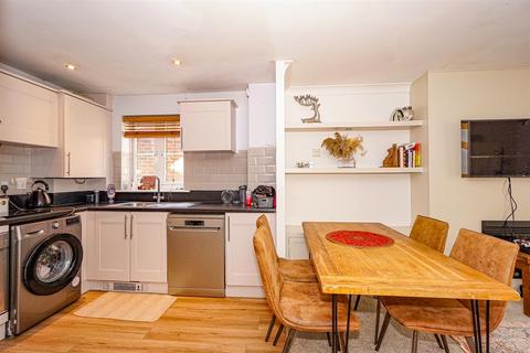 2 bedroom flat for sale, Cooden Ledge, St. Leonards-On-Sea