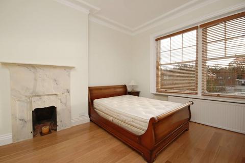 3 bedroom flat to rent, Kidderpore Gardens, Hampstead, London, NW3