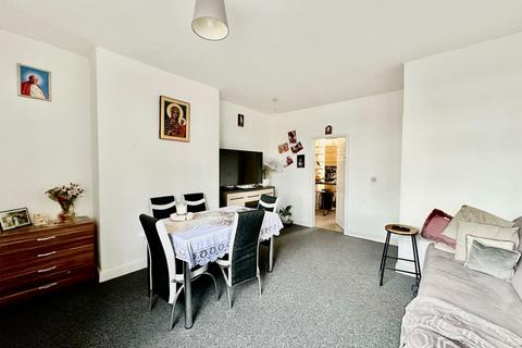 2 bedroom flat for sale, Clough Road, Hull HU6