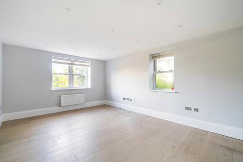 2 bedroom flat to rent, The Avenue, Surbiton, KT5