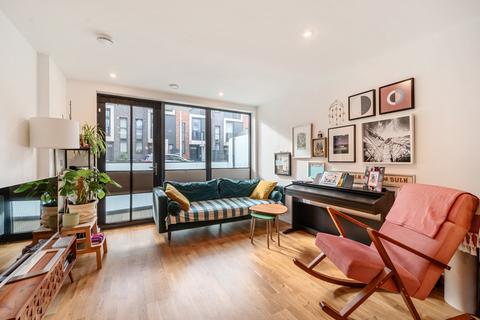 Hawthorne Crescent, London