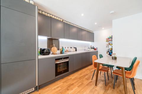 Hawthorne Crescent, London