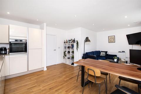 2 bedroom apartment to rent, Manor Road, Ealing, W13