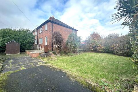 3 bedroom end of terrace house to rent, Britannia Road, Morley, Leeds