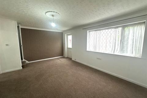 3 bedroom end of terrace house to rent, Britannia Road, Morley, Leeds