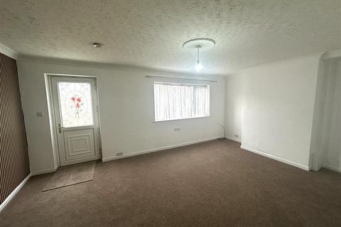 3 bedroom end of terrace house to rent, Britannia Road, Morley, Leeds