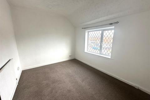 3 bedroom end of terrace house to rent, Britannia Road, Morley, Leeds