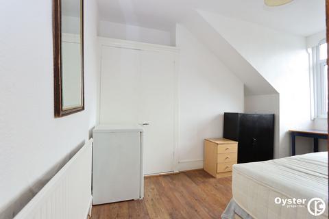 1 bedroom in a house share to rent, Friern Barnet Road, London - N11 1NA