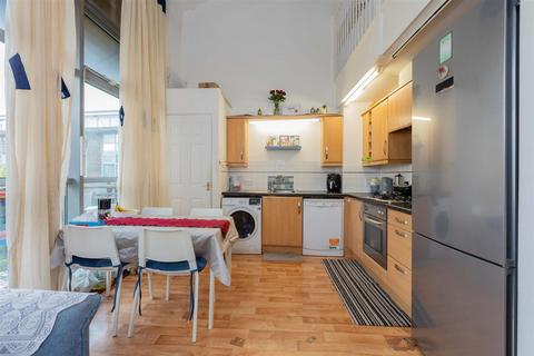 2 bedroom flat for sale, Windmill Road, Slough