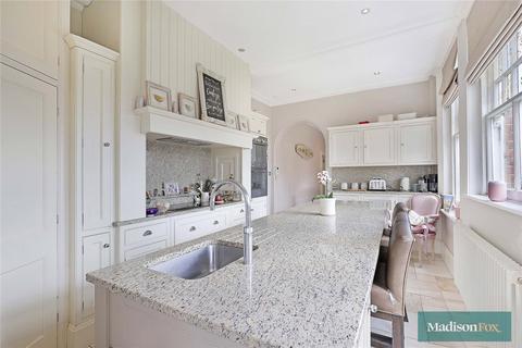 3 bedroom penthouse for sale, Broomhill Road, Woodford Green IG8