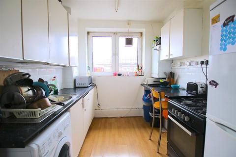 1 bedroom in a house share to rent, Ellsworth Street, London E2