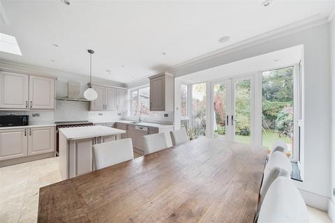4 The Drive, Edgware, HA8 8PR