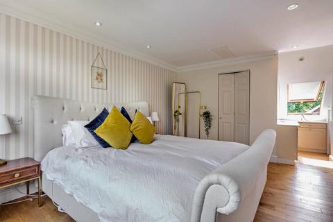 4 The Drive, Edgware, HA8 8PR