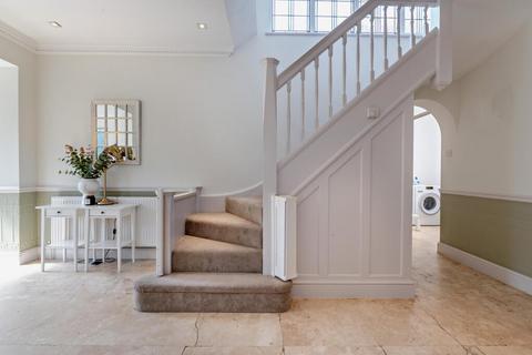 4 The Drive, Edgware, HA8 8PR